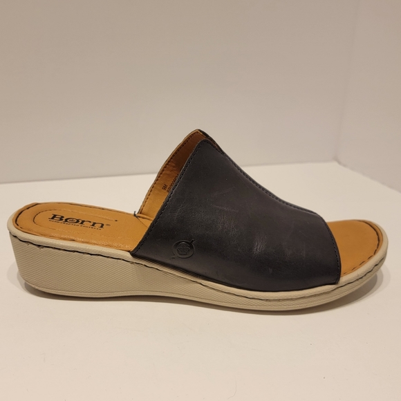 Born Shoes - Womenw Born Wege Leather Sandal in Navy Blue Size 9